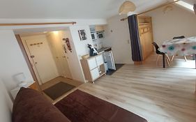 Studio classé 4 personnes face aux Thermes, avec coin nuit